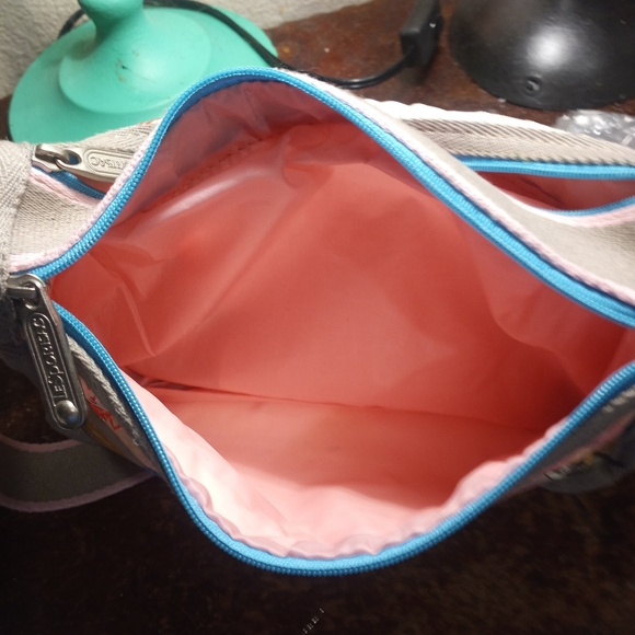 Lesportsac Multicolor Animals Rare Artist In Residence Bag Never Used. - Picture 4 of 7